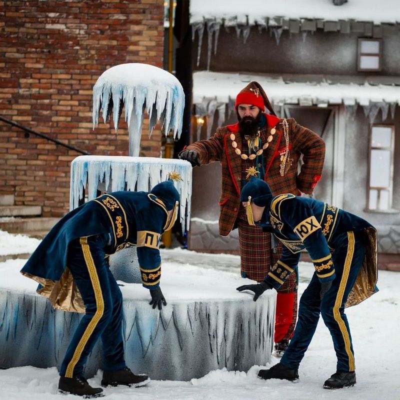 Рідзвяний ярмарок у містечку зимових розваг Winterville.