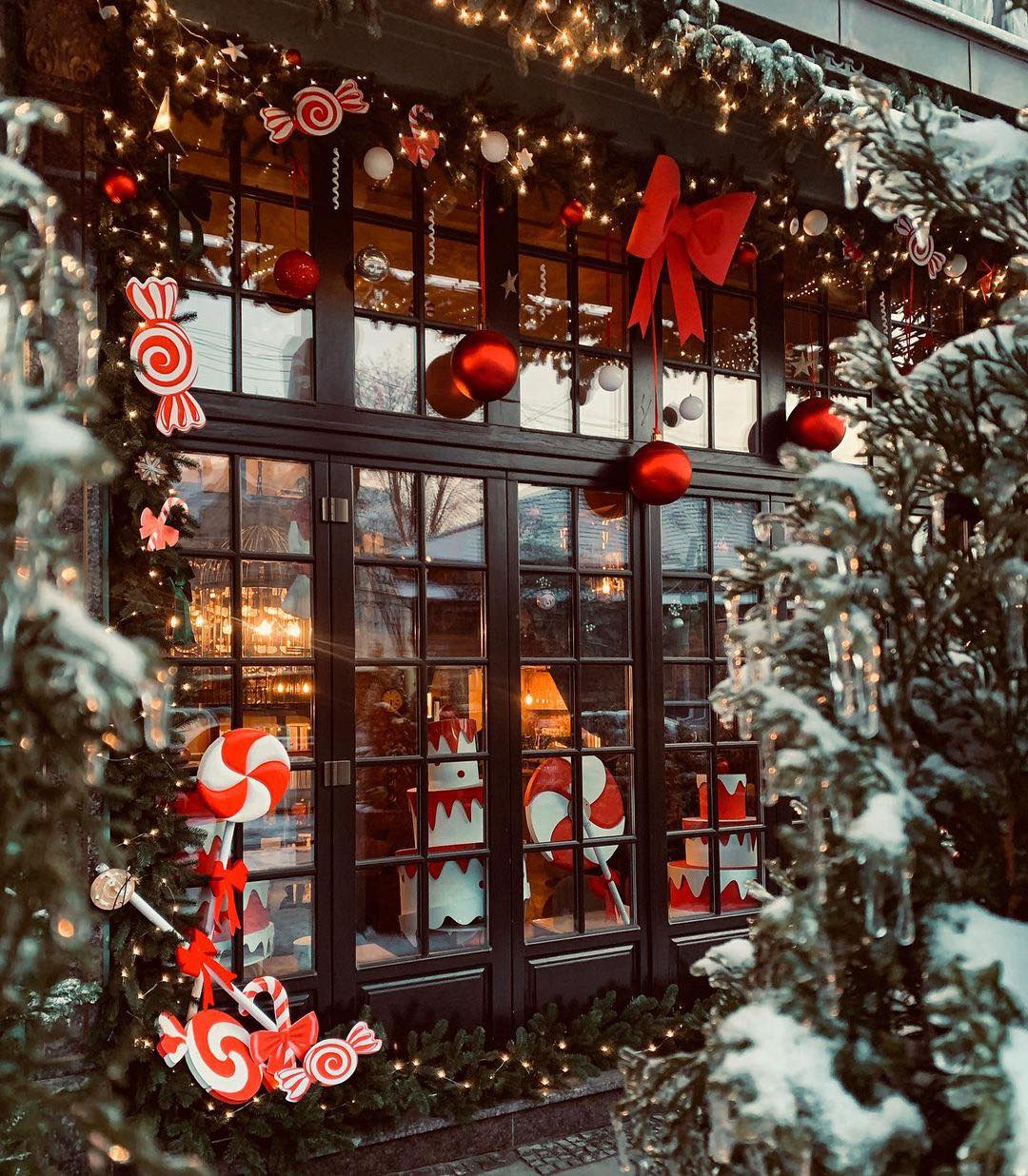 П'ять різдвяних локацій для фотосесії у Львові, які ще не встигли набриднути.