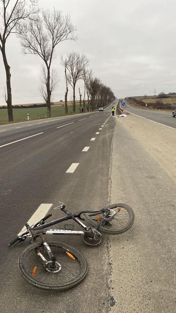 Від удару відкинуло на кількадесят метрів: біля Львова автобус збив насмерть 24-річного велосипедиста.