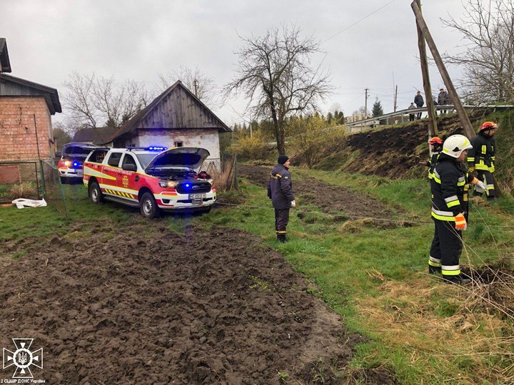 Біля Дрогобича 20-річний хлопець за кермом автомобіля злетів із моста в річку.