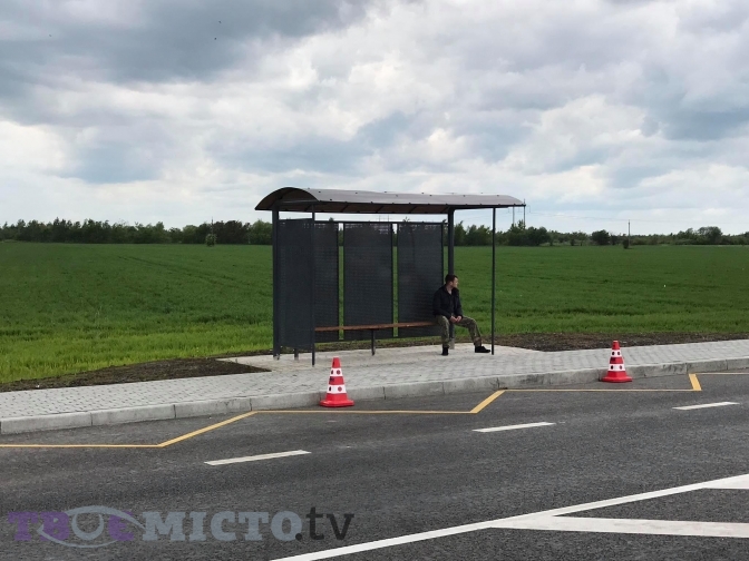 На дорозі Львів – Пустомити – Меденичі влаштували нове асфальтобетонне покриття, впорядкували узбіччя, капітально відремонтовали 12 мостів. Фото: Тарас Бабенчук.