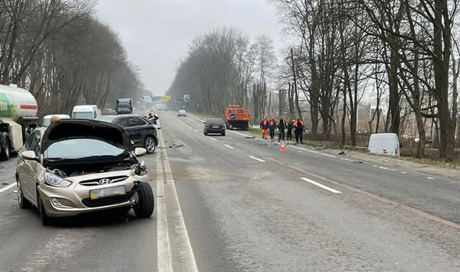 80-річний львів'янин за кермом Hyundai спричинив ДТП, у якій постраждали троє людей.