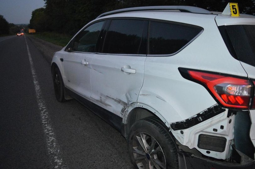 На Львівщині зіткнулися мотоцикл і автомобіль &ndash; фото з місця ДТП.