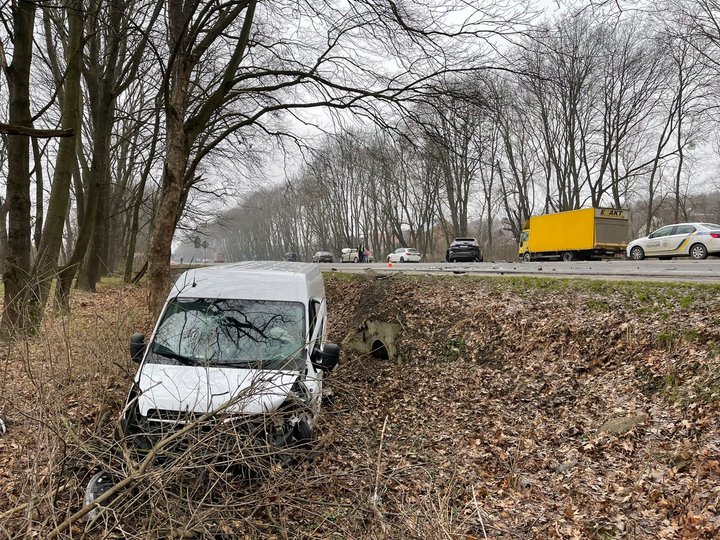 80-річний львів'янин за кермом Hyundai спричинив ДТП, у якій постраждали троє людей фото 1