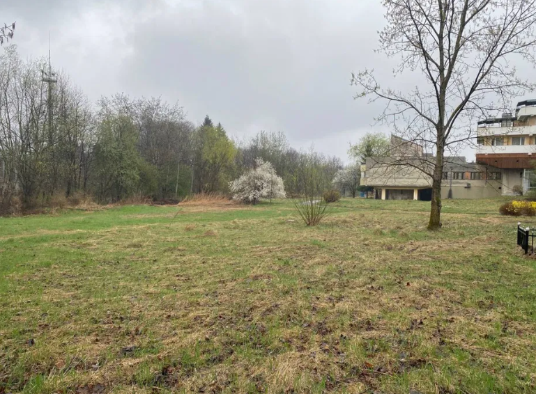 Один із санаторіїв-тисячників Трускавця продає землю під будівництво.