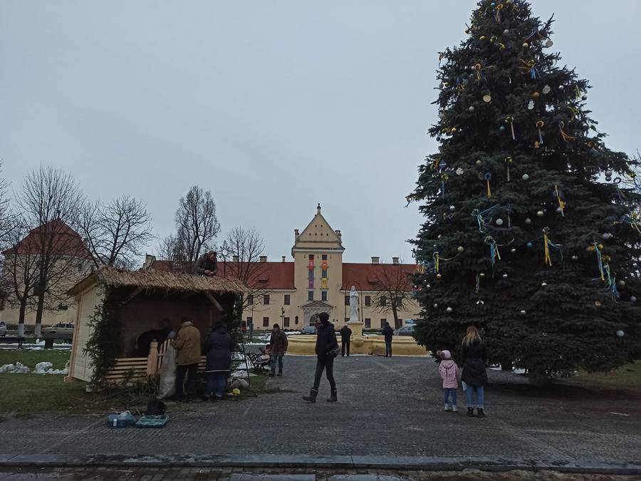 Новорічна ялинка 2023 у Львові.