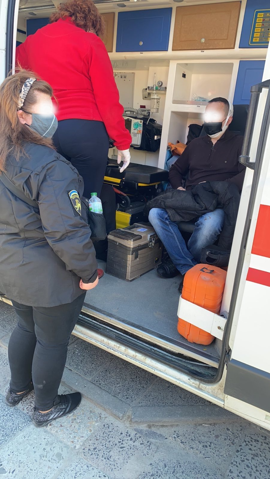 У Львові контролери врятували життя чоловікові. Фото: ЛКП "Львівелектротранс"