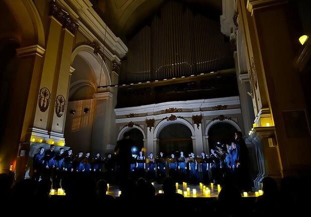 Звуки ангелів при свічках.