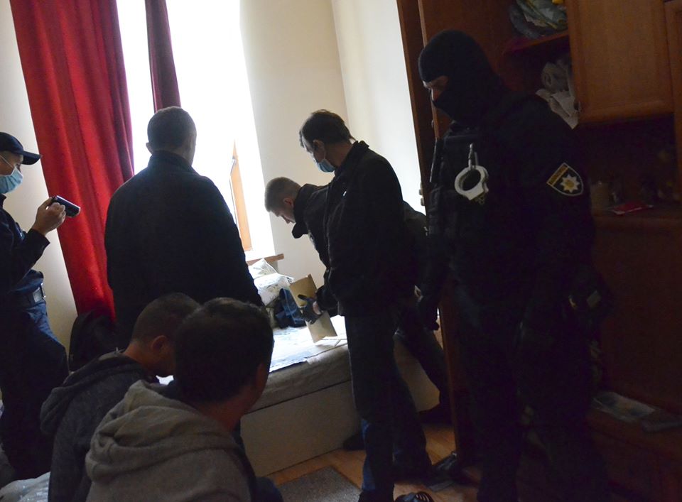 Львівська поліція затримала ще двох підозрюваних у вбивстві валютника у Львові. Фото: поліція Львівщини.