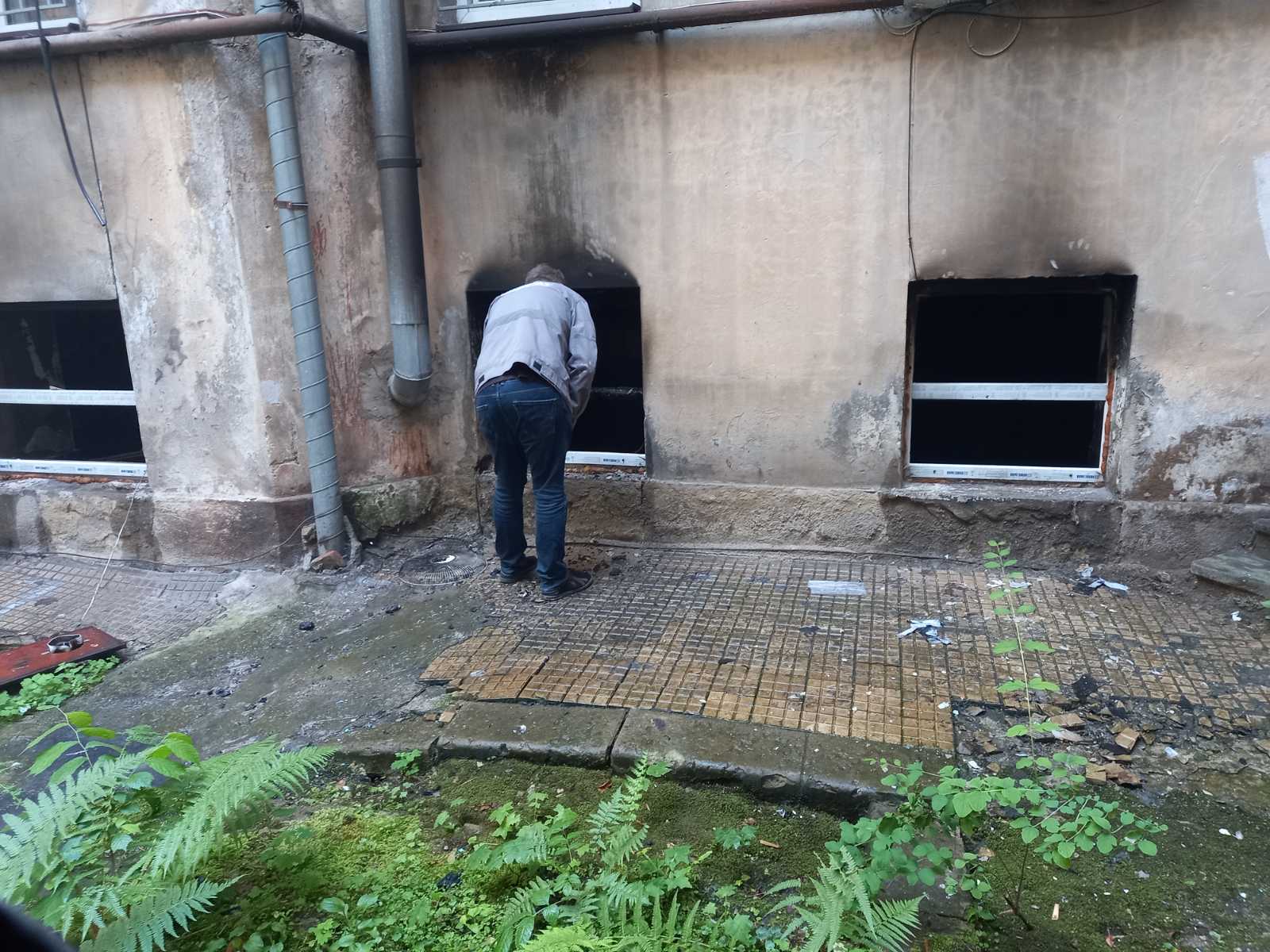 У Львові загорівся ресторан «Kraft Burger». Фото: ДСНС Львівщини