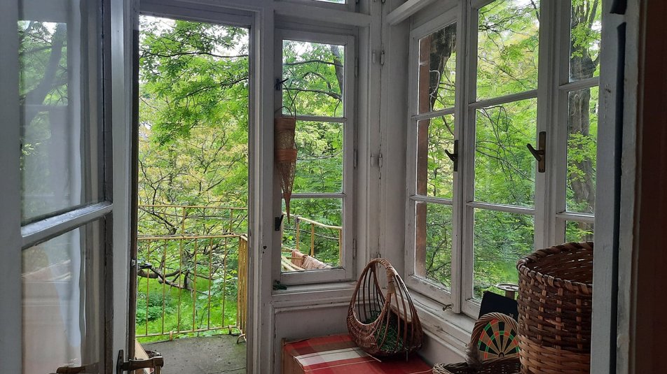 Львів'янка зберегла автентичний інтер'єр своєї квартири 30-х років. Фото: Суспільне