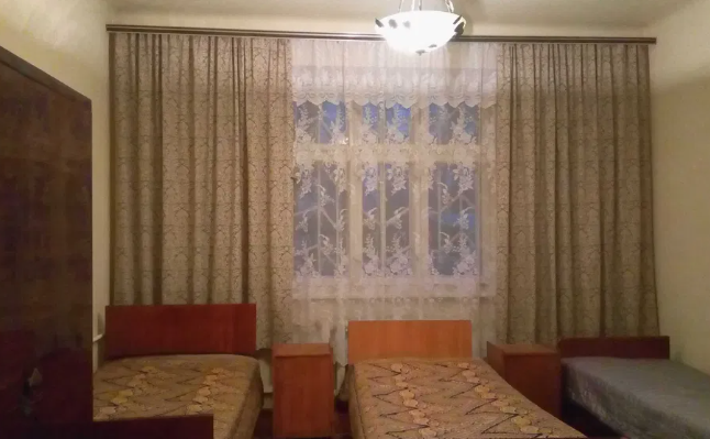 У Львові здають двокімнатну квартиру площею 74 кв. м із індивідуальним опаленням за 3 тис. гривень.