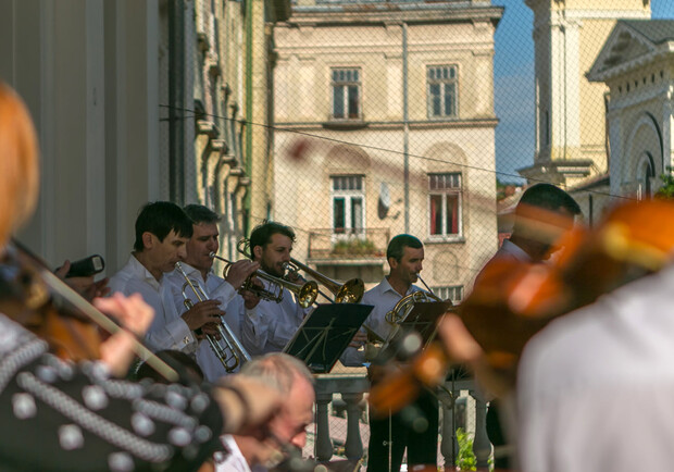 Львів'ян запрошуют на літні концерти під балконом театру імені Марії Заньковецької. Фото організаторів