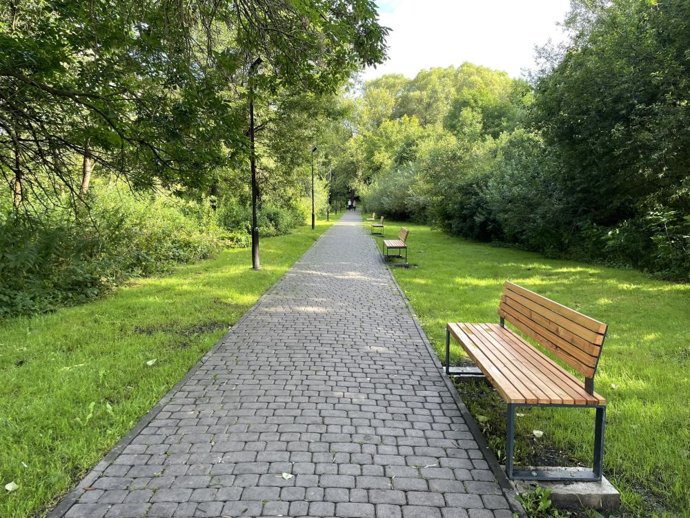 У Львові облаштовують нові вуличні меблі.