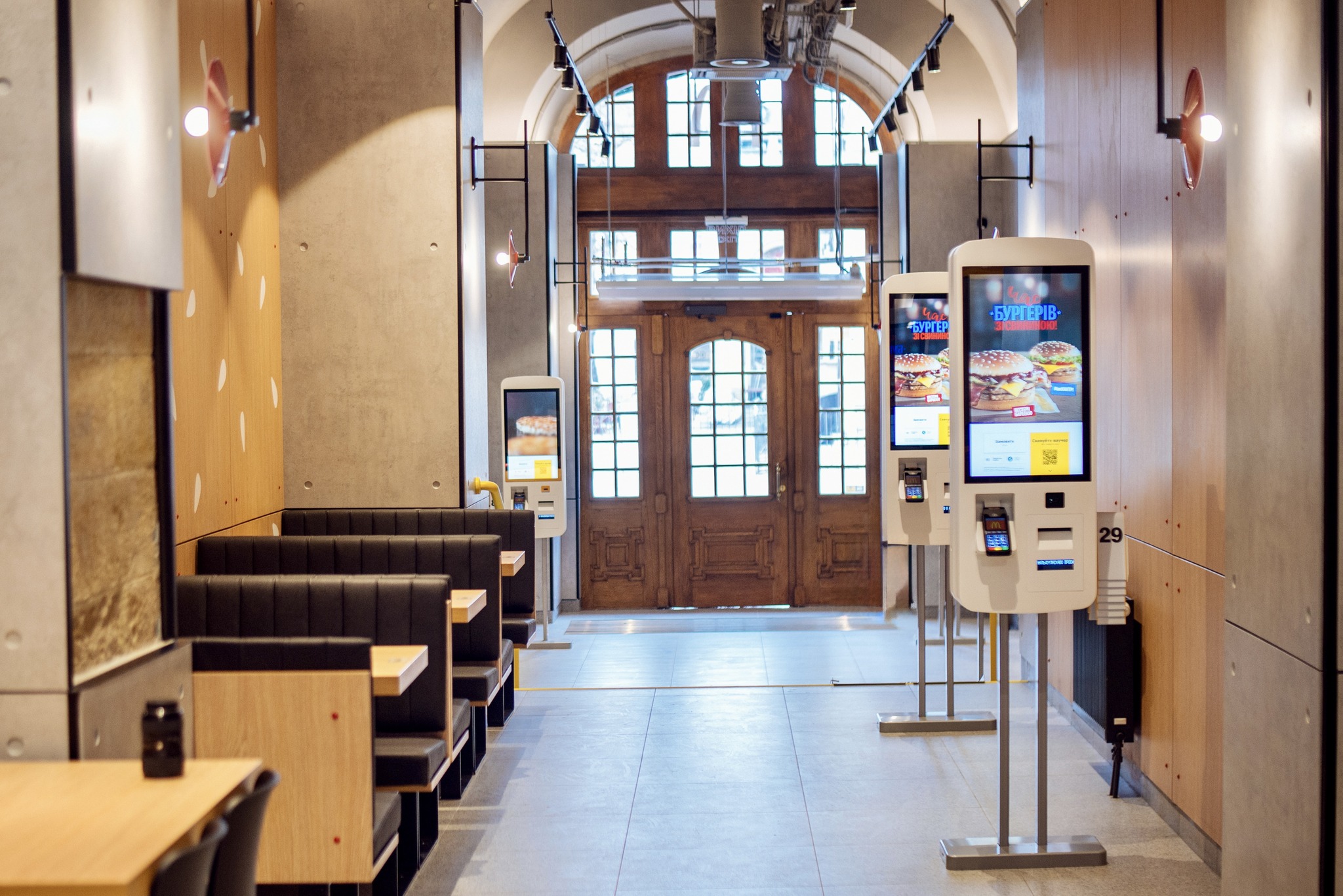 На площі Ринок у Львові відкрили McDonaldʼs.