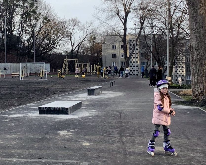 У Личаківському районі Львова відкрили скеледром, футбольне поле та тренажери.