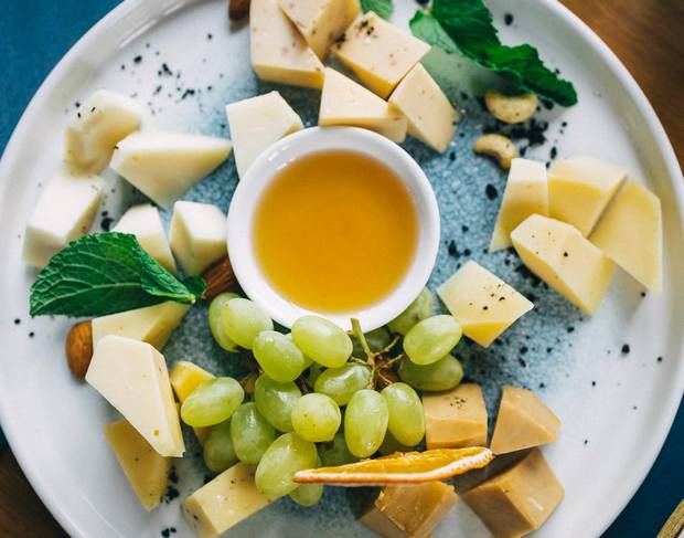 Гастро простір Сирний у Львові.