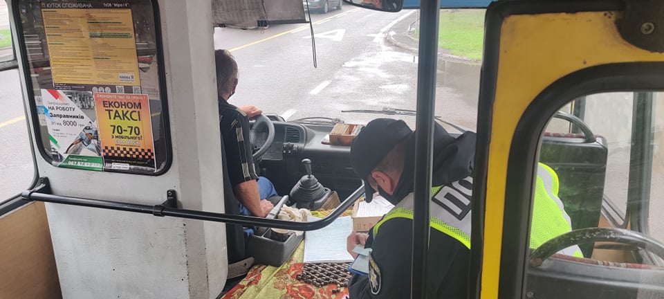 Перевізників пасажирського транспорту перевіряють на дотримання карантинних обмежень. Фото: Львівська міськрада.