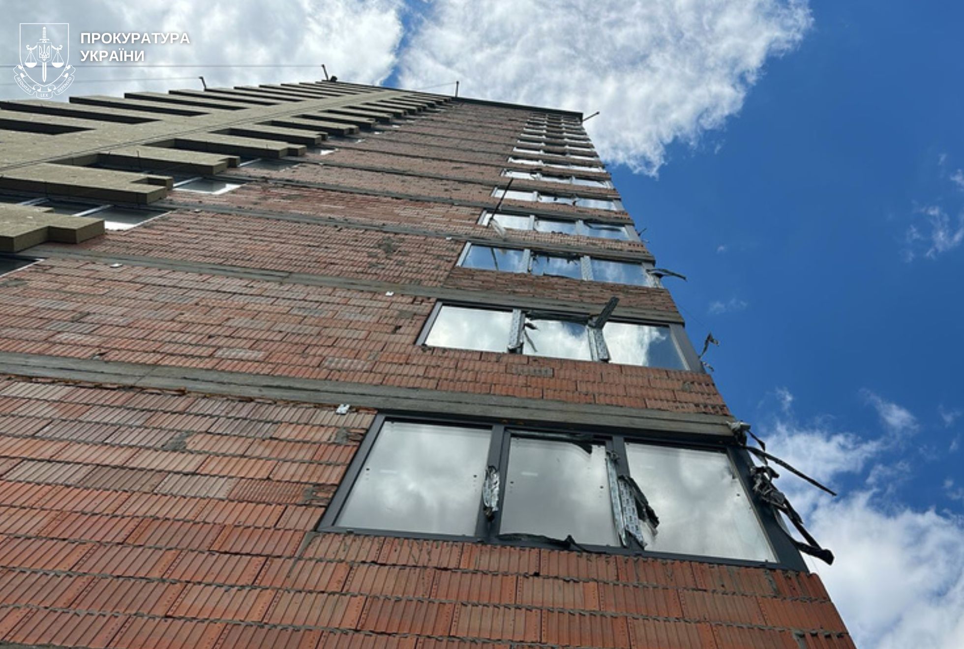 У Львові троє чоловіків впали з висоти 15 поверху і загинули.