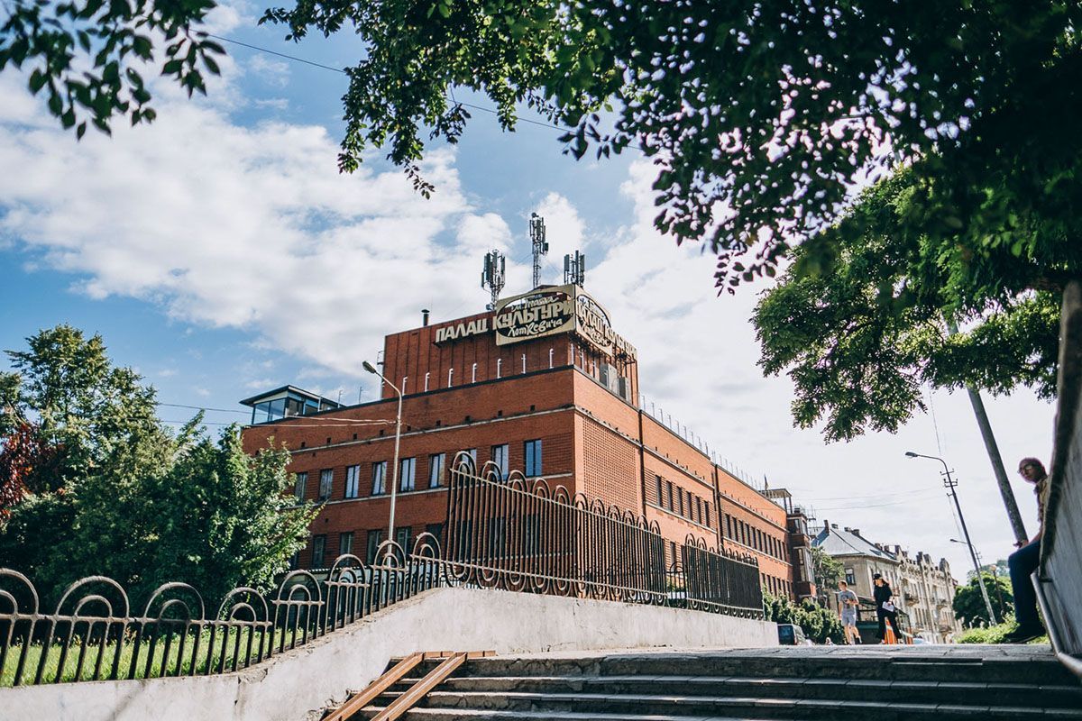 День захисту дітей у Палаці Хоткевича.