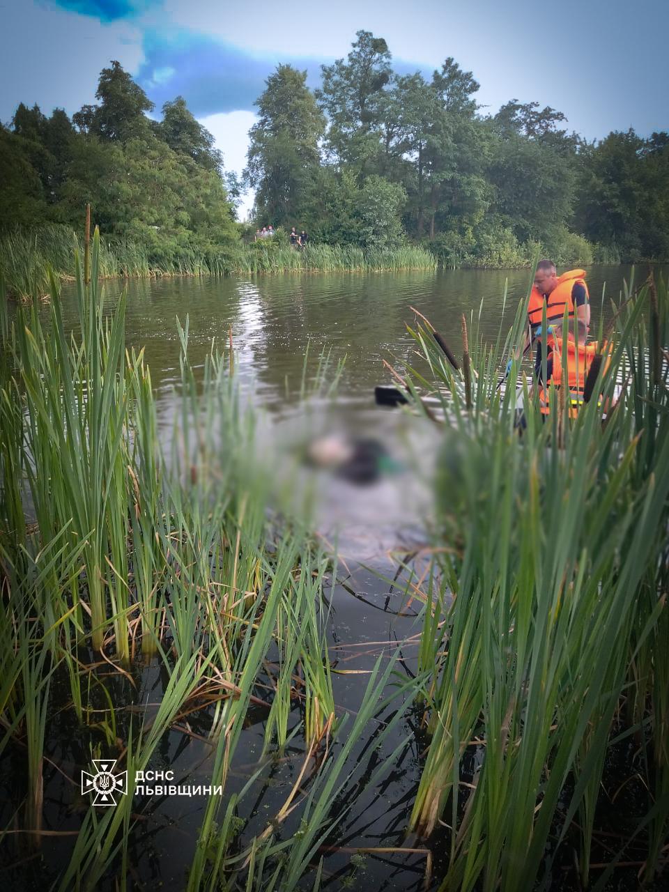 У Новому Роздолі мешканці виявили в озері труп жінки.