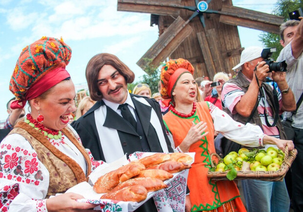 Сорочинський ярмарок у Львові.