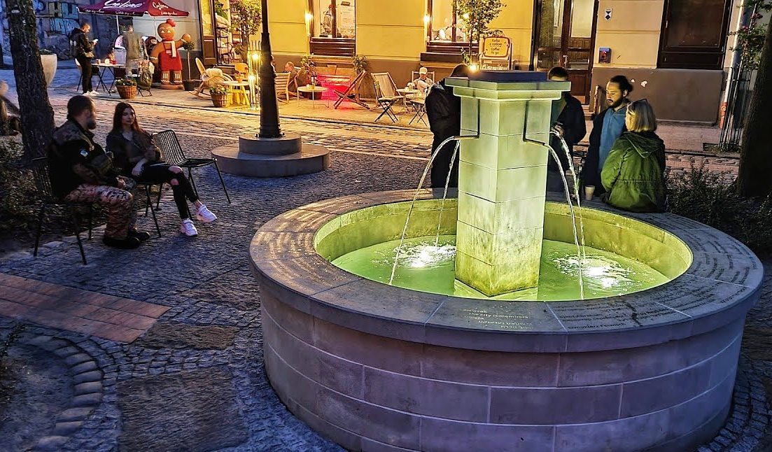 Фонтан на площі Коліївщини у Львові.