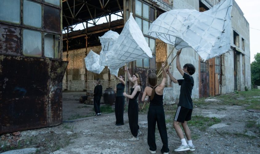 Per aspera ad astra. Вулична вистава.