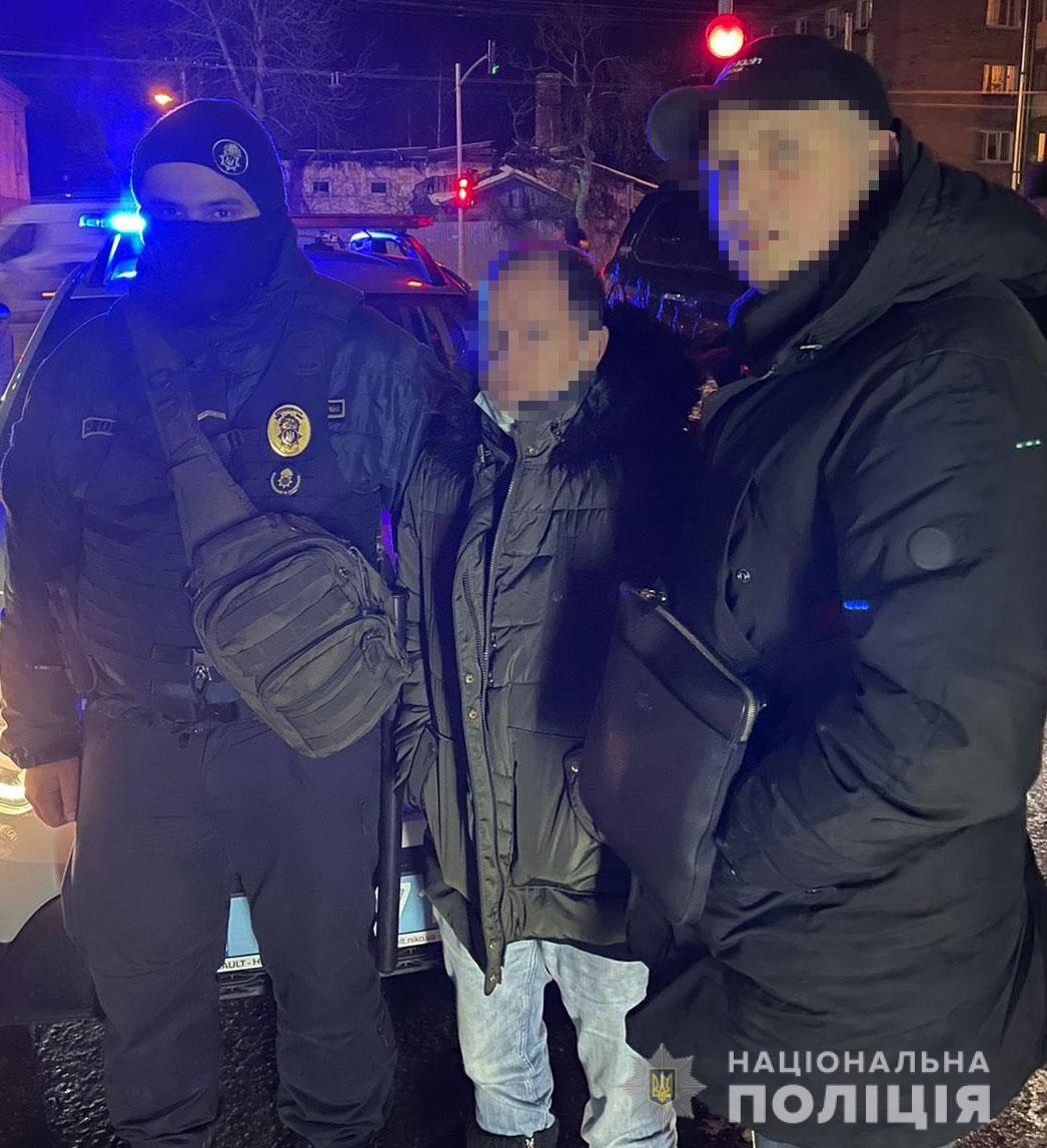 У Львові судили киянина, який переодягнувшись у жіночий одяг, проникав у школи і розбещував дівчаток.