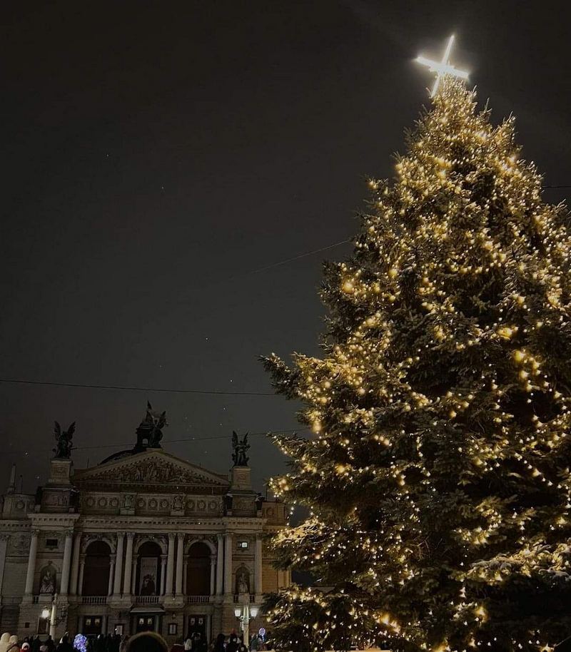Новорічна ялинка 2023 у Львові.