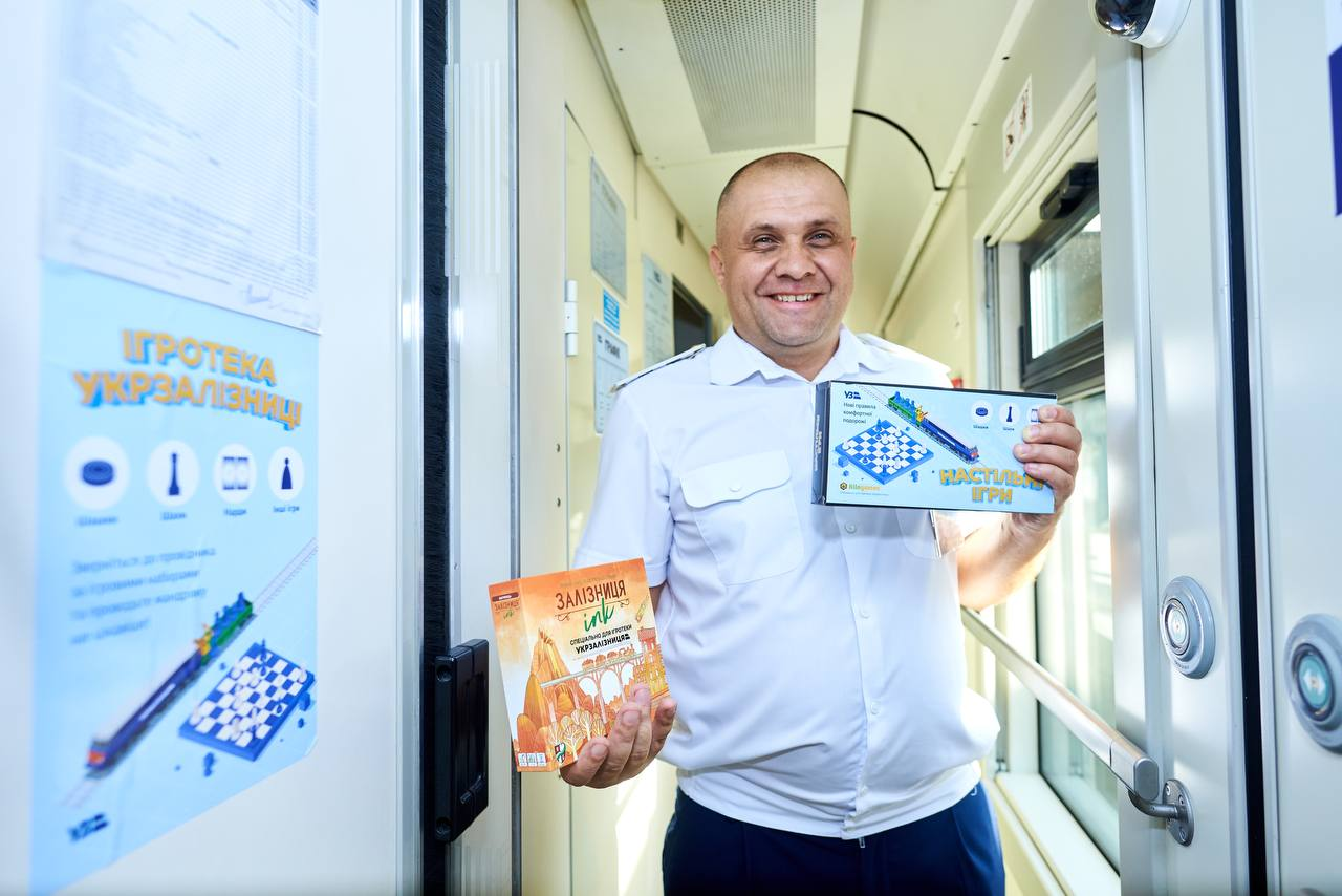 У деяких поїздах Укрзалізниці з'явилися настільні ігри.