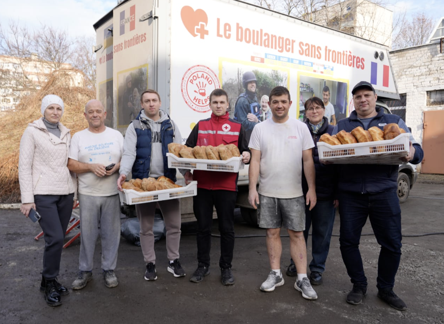 Гаряча кухня в Лозовій: місце, де евакуйовані з-під обстрілів повертають надію фото 2 1