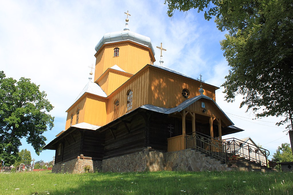 Старовинний храм у Раковці у Львівській області. Фото: Vyachelav Mischenko