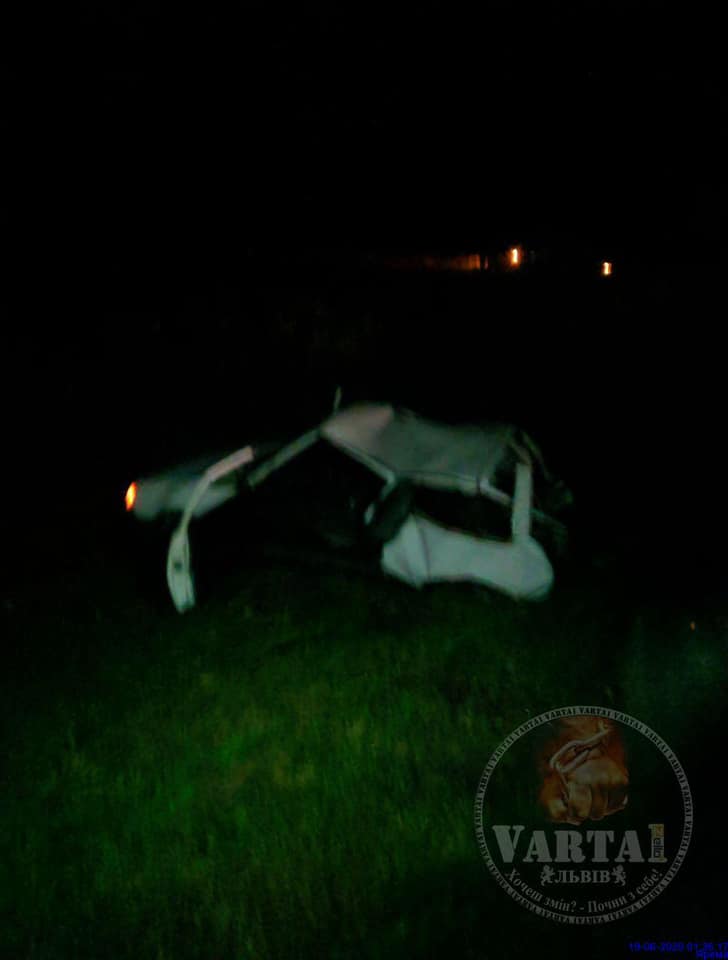 В ніч на 19 червня біля Львова сталась ДТП з потерпілими. Фото: Варта1