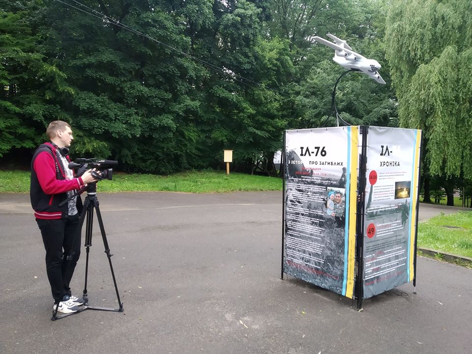 У львівському парку встановили пам'ятник-нагадування про війну на Донбасі. Фото: Парк культури