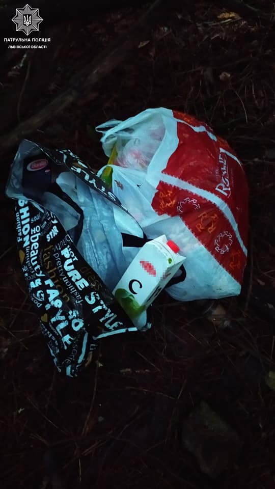 У Львові продавчиня зачинила грабіжника в магазині. Фото патрульної поліції Львівщини