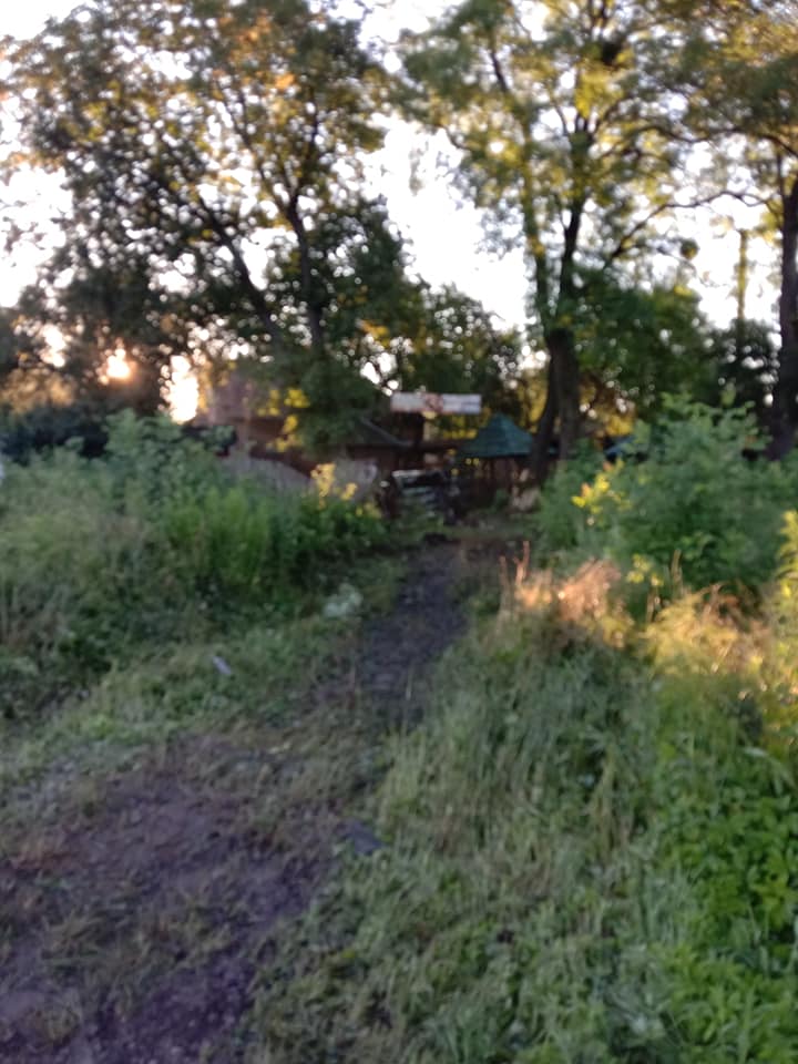 На виїзді зі Львова автомобіль влетів у ресторан. Фото: Vanya Boyan&lrm; 