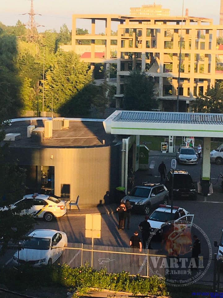 На одній із заправок Львова затримали п&rsquo;яних працівників охоронної фірми. Фото: Варта1
