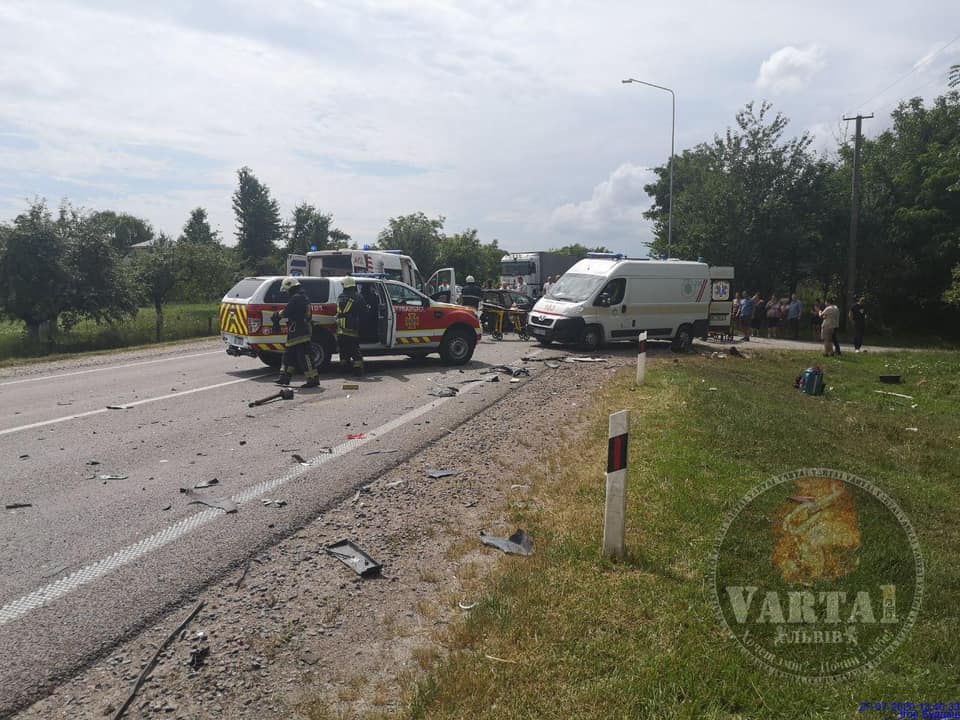 На Львівщині сталася моторошна автотроща. Фото: Варта1