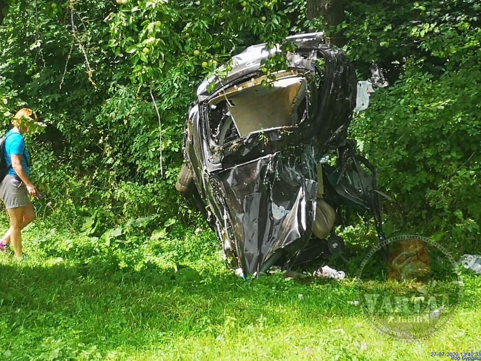 На Львівщині сталася моторошна автотроща. Фото: Варта1