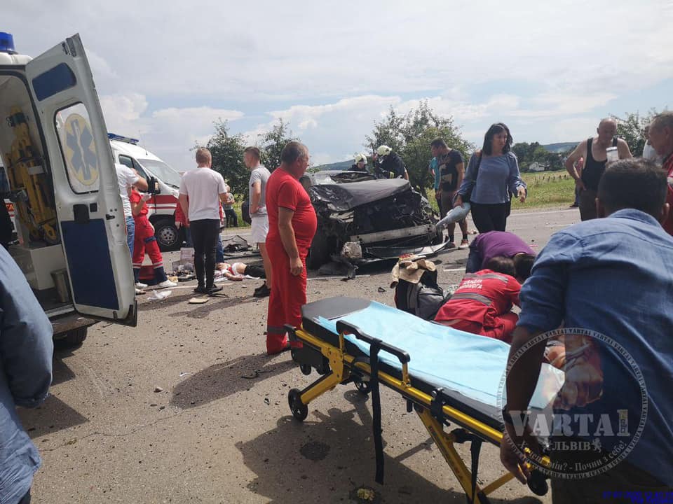 На Львівщині сталася моторошна автотроща. Фото: Варта1