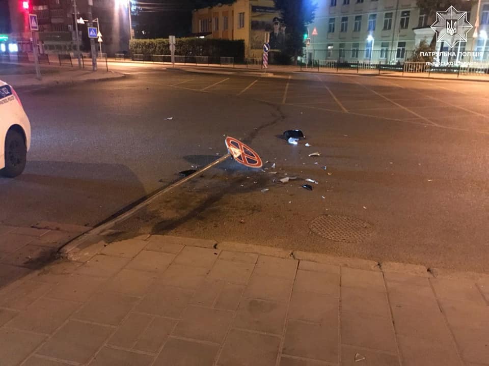 Двоє п'яних львів'ян спричинили по ДТП. Фото поліції