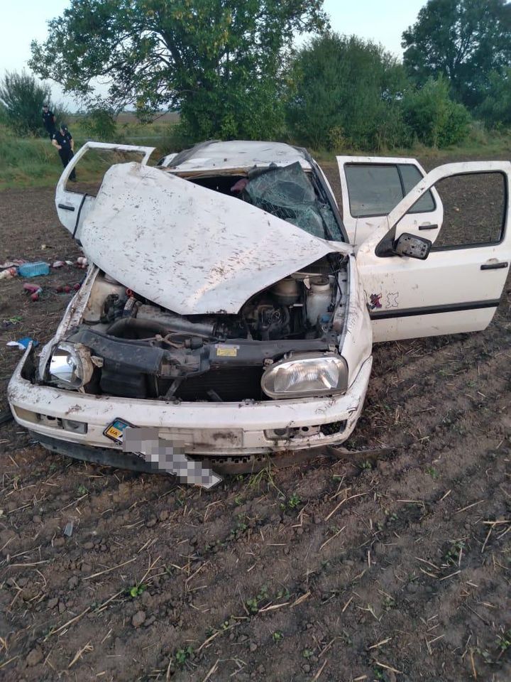 Сім&rsquo;я львів&rsquo;ян потрапила у ДТП в Сокальському районі. Фото поліції