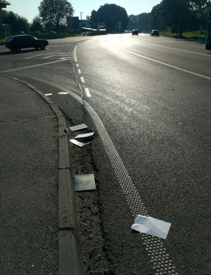 На Львівщині водій протягнув правоохоронця за автомобілем. Фото поліції