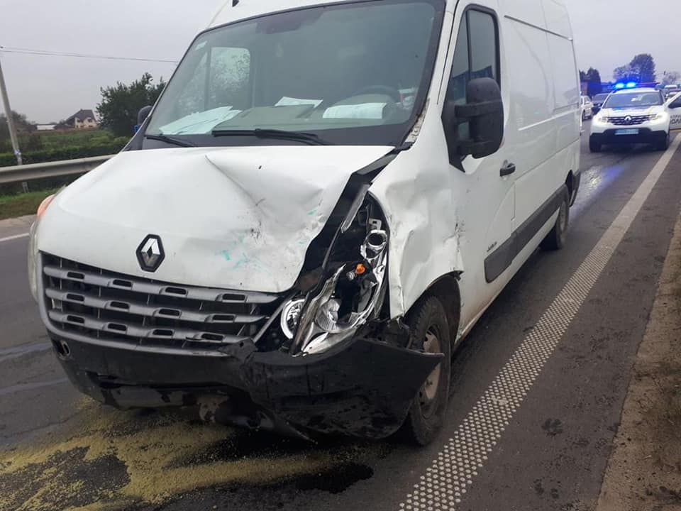 На об&rsquo;їзній дорозі Львова сталася ДТП за участі трьох автомобілів. Фото: Варта1