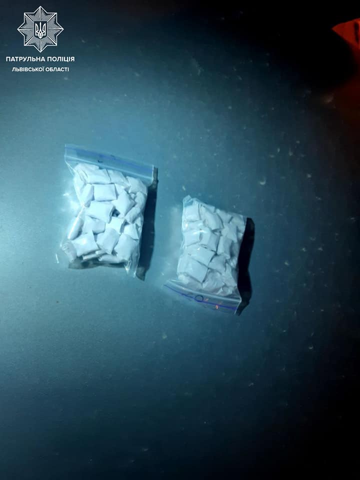 У Львові затримали 18-річного наркоторговця. Фото поліції