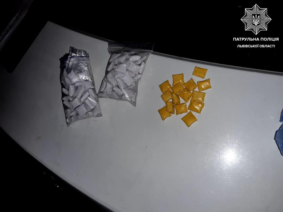 У Львові затримали 18-річного наркоторговця. Фото поліції