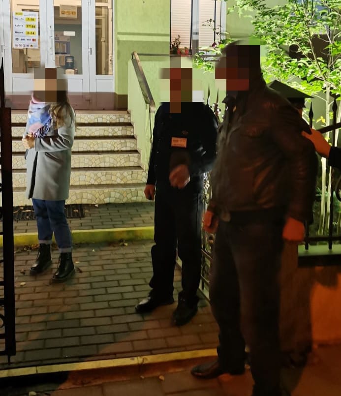 У Львові чоловік напав на перехожу, пограбував її і втік. Фото поліції