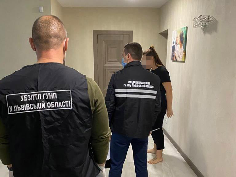 Львів'янин організував чотири борделі. Фото: pexels.com