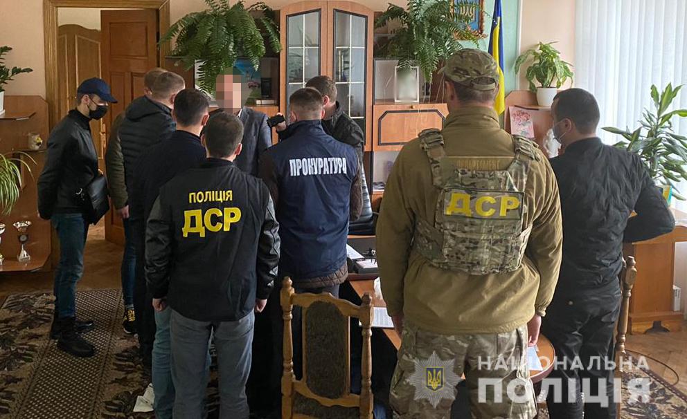 Голову Буської районної адміністрації Олега Коваля затримали на хабарництві. Фото поліції